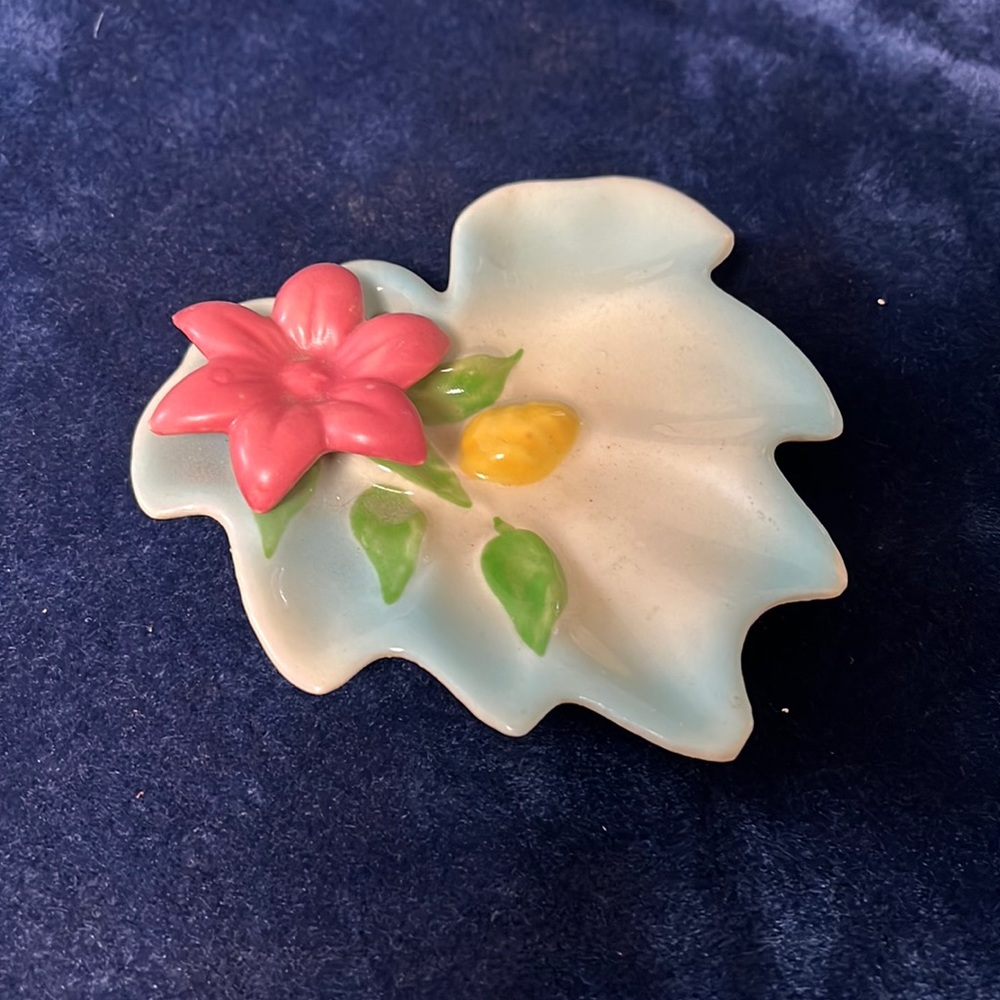 VTG Leaf Dish